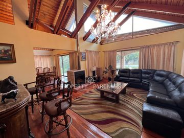 Gran casa en exclusivo condominio