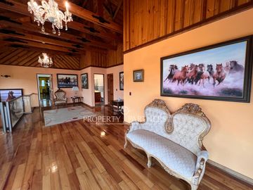 Gran casa en exclusivo condominio