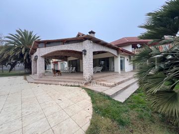Gran casa en exclusivo condominio