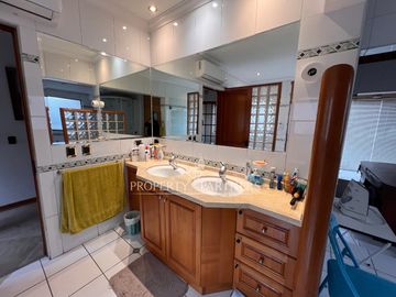 Gran casa en exclusivo condominio