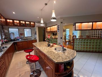 Gran casa en exclusivo condominio