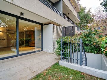 Duplex, con patio y subterraneo. En venta en Ñuñoa.