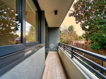 Duplex, con patio y subterraneo. En venta en Ñuñoa.
