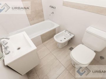 Depto. de  ambientes, balcón, terraza ,cochera cubierta centro de Remedios de Escalada