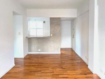 Venta 2 ambientes con vestidor y balcón – Piso alto, súper luminoso en Belgrano