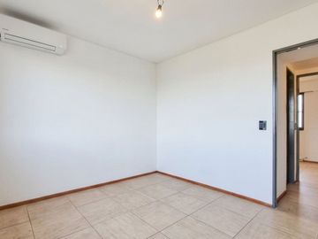 DUPLEX DE 2 DORMITORIOS CON COCHERA EN ALQUILER