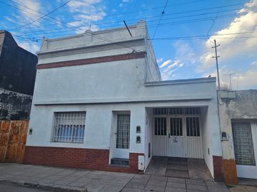 VENTA CASA 2 DORM + DPTO 2 DORM CENTRO SAN NICOLAS