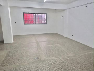 ALQUILER OFICINA- DEPOSITO COMERCIAL DE TRES PLANTAS  | VILLA ORTUZAR | CON ENTRADA PARA CAMIONETAS
