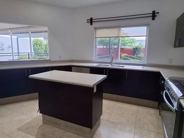 Casa en venta y renta   en Punta Juriquilla