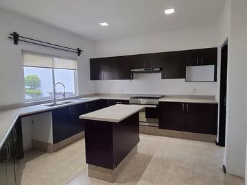 Casa en venta y renta   en Punta Juriquilla