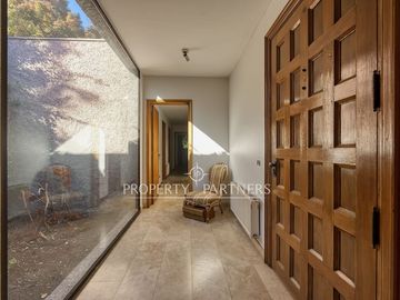 Casa con gran jardín plano en Condominio Lomas de la Dehesa