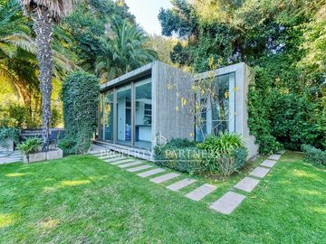 Casa con gran jardín plano en Condominio Lomas de la Dehesa