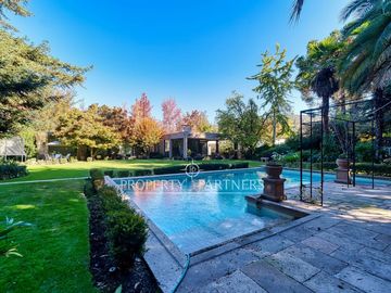 Casa con gran jardín plano en Condominio Lomas de la Dehesa