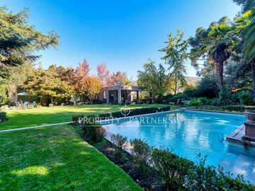 Casa con gran jardín plano en Condominio Lomas de la Dehesa