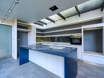 Casa con gran jardín plano en Condominio Lomas de la Dehesa