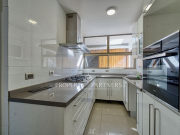 Casa con gran jardín plano en Condominio Lomas de la Dehesa