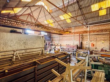 VENTA GALPON INDUSTRIAL LANUS TERRENO 8500m2 Y FABRICA 2600m2, en BLOQUE o SEPARADO