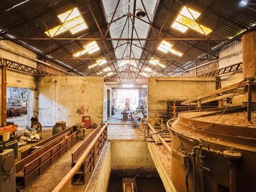 VENTA GALPON INDUSTRIAL LANUS TERRENO 8500m2 Y FABRICA 2600m2, en BLOQUE o SEPARADO