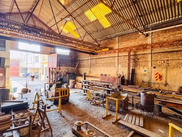 VENTA GALPON INDUSTRIAL LANUS TERRENO 8500m2 Y FABRICA 2600m2, en BLOQUE o SEPARADO