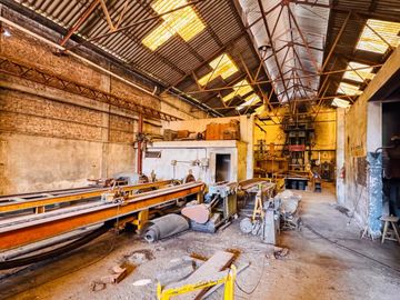 VENTA GALPON INDUSTRIAL LANUS TERRENO 8500m2 Y FABRICA 2600m2, en BLOQUE o SEPARADO