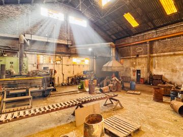 VENTA GALPON INDUSTRIAL LANUS TERRENO 8500m2 Y FABRICA 2600m2, en BLOQUE o SEPARADO