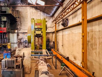 VENTA GALPON INDUSTRIAL LANUS TERRENO 8500m2 Y FABRICA 2600m2, en BLOQUE o SEPARADO