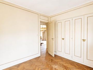 Venta Permuta departamento de 4 ambientes con dependencia baulera y cochera