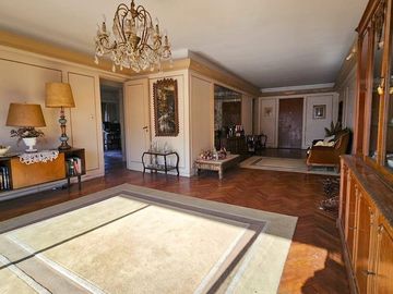 Venta Permuta departamento de 4 ambientes con dependencia baulera y cochera