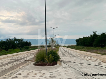 Terrenos Comerciales en Venta a pie de Carretera y frente al Lago de Chapala