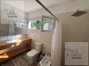 VENTA CASA COSTA ESMERALDA, BARRIO DEPORTIVA AL 100, 4 AMBIENTES