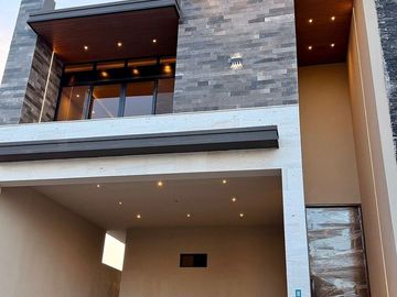 CASA EN VENTA CUMBRES ELITE PREMIER PRIVADA EVEREST