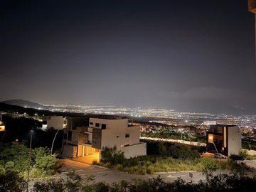 CASA EN VENTA CUMBRES ELITE PREMIER PRIVADA EVEREST