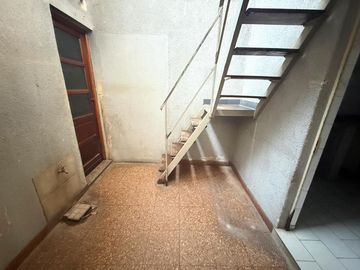 Casa con local en Venta