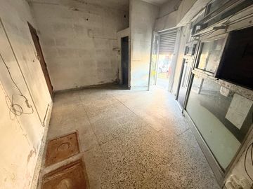 Casa con local en Venta