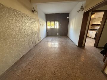 Casa con local en Venta