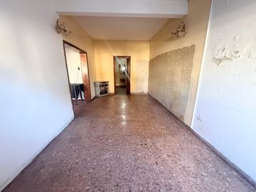 Casa con local en Venta