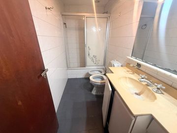 Casa con local en Venta