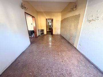 Casa con local en Venta