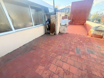 Casa con local en Venta