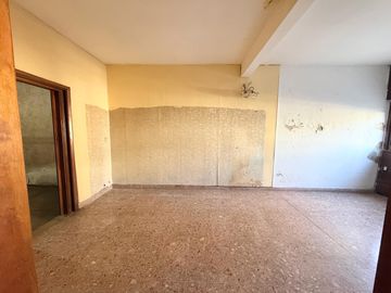 Casa con local en Venta