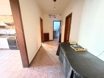 Casa con local en Venta