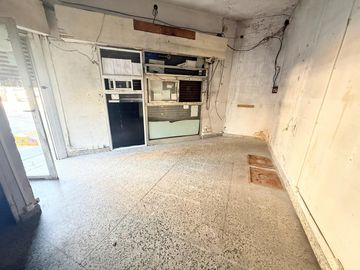 Casa con local en Venta