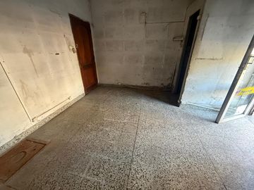 Casa con local en Venta