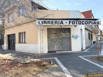 Casa con local en Venta