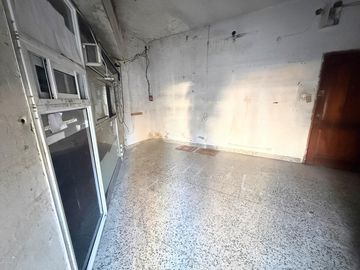 Casa con local en Venta