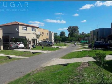 Venta - Casa en Barrio Los Arces