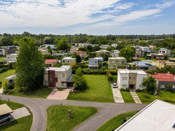 Venta - Casa en Barrio Los Arces