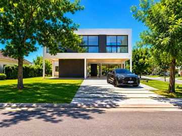Venta de casa a estrenar en Haras Santa Maria