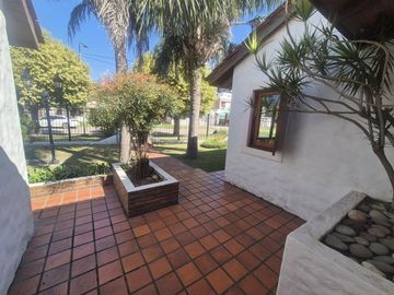 CASA 3 DORMITORIOS, QUINCHO Y PILETA- SAN LORENZO