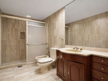 VENTA CASA 3 DORM Y ESCRITORIO BARRIO ARGUELLO
